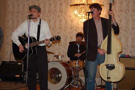 The swinging tunes of the band (01)