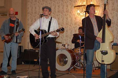 The swinging tunes of the band (02)